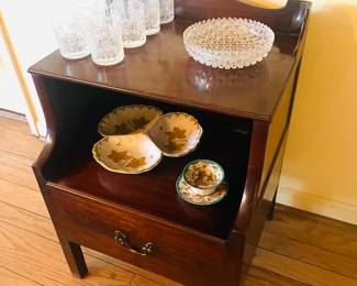 Antique potty turned side table 