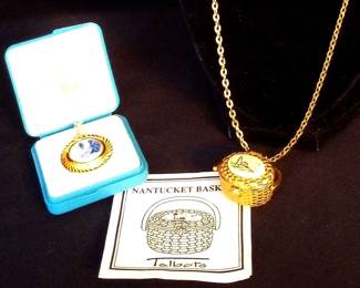 "Santa's Workshop" in Aiken, SC Starts Closing on Sat 11/11 at 8pm. Pickup: Mon 11/13 2-6pm. Please click here to view more photos, descriptions, and current bids:&nbsp;https://ctbids.com/estate-sale/25044