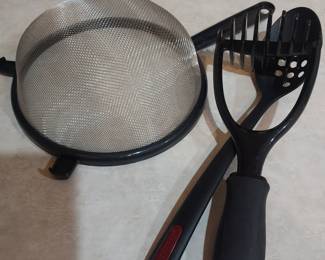 Strainer & utensils
