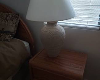 2 matching end tables and 2 lamps