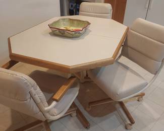 Chromcraft Kitchen Table with leaf/4 chairs