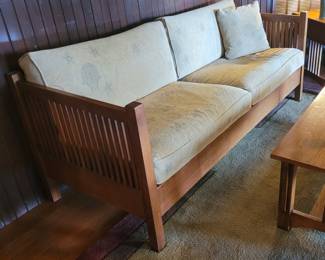 Arts and crafts settle