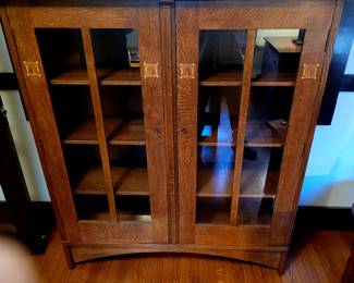 Stickley 2 door Harvey Ellis bookcase