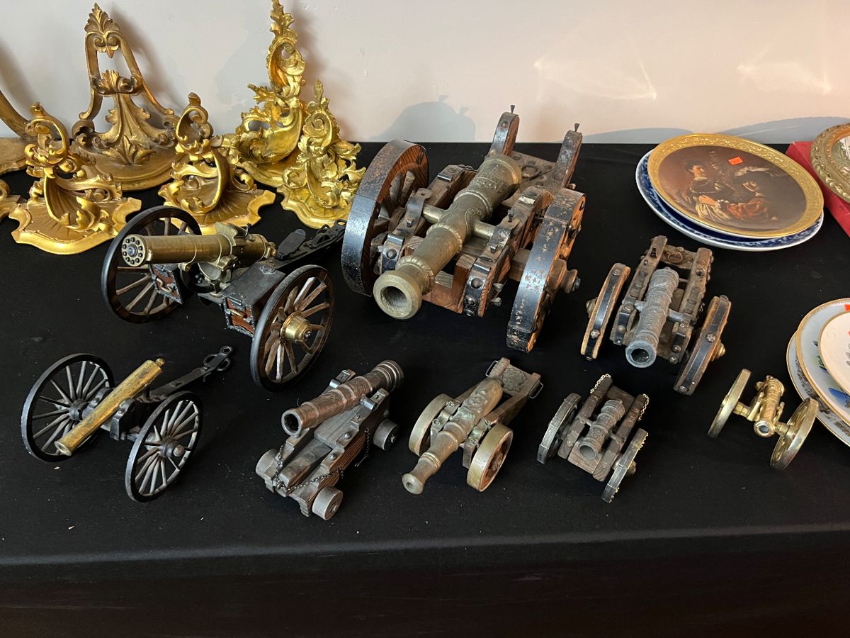 FLORAL PARK SANTA ANA “POP UP” ESTATE SALE starts on 11/10/2023