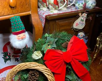 Christmas wreaths and coffee mug set. 