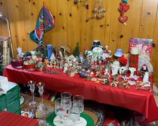 Figurines and unique ornaments. 