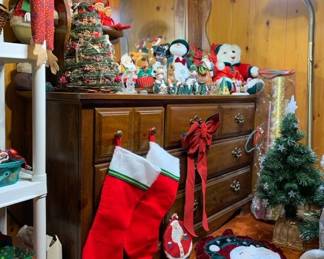 Stockings, frosty, placemats and table runners