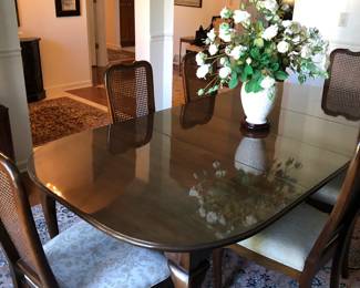 Exquisite 2 Leaf Dining Table w/Lenox Vase & Porcelain Roses upon it