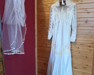 Vintage wedding dress in great shape!