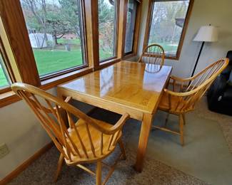 Dining table with leaf and 6 chairs