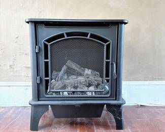 FREE STANDING FIREPLACE DUAL FUEL - NATURAL GAS OR PROPANE CONNECTION - NEW