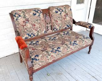 ANTIQUE VICTORIAN EASTLAKE STYLE SETTEE BENCH WITH OAK LEAF CARVING
