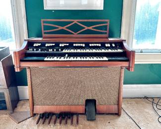 VINTAGE HAMMOND SMALL ORGAN
