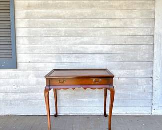 VINTAGE MAHOGANY ASSOCIATION INC ACCENT TABLE