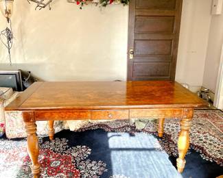VINTAGE FRENCH STYLE EXTENDABLE DINING TABLE