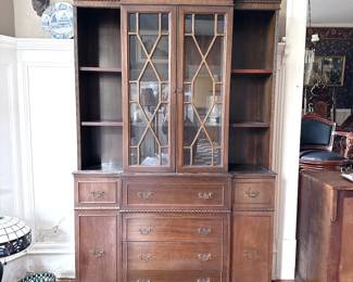 VINTAGE 1970S BANDED INLAY BREAKFRONT CHINA CABINET DISPLAY CABINET