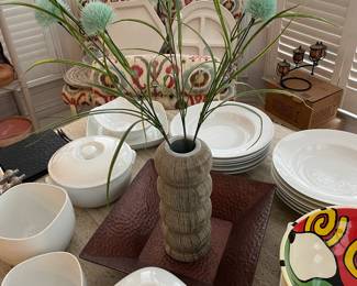 Shaped vase made from magazine