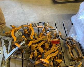 Pipe alignment clamps