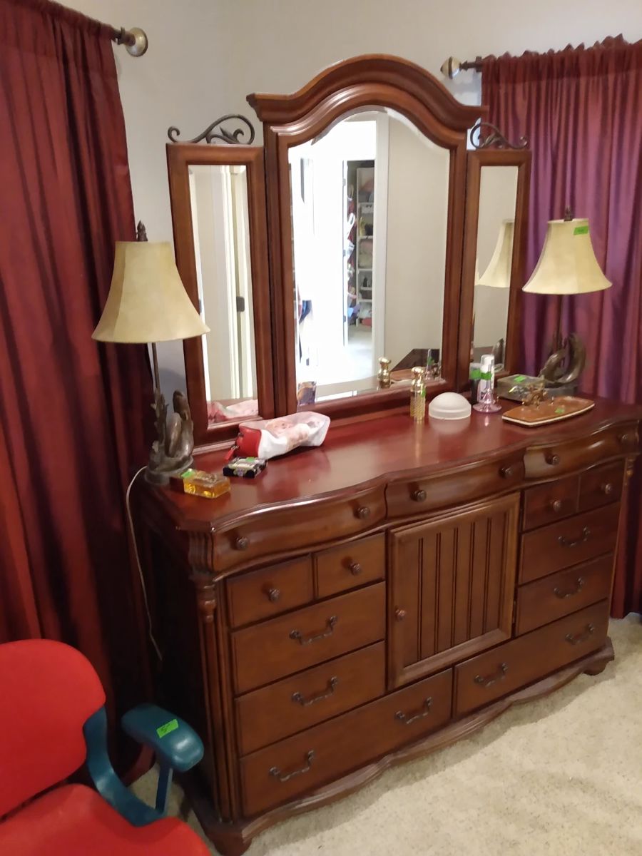 Shady Cove Estate Sale starts on 11/10/2023