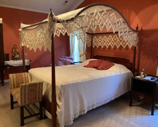 Queen Canopy bed