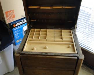 Vintage jewelry case