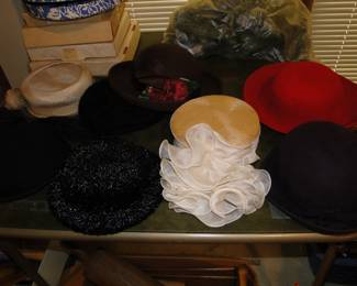 Get your Derby on!!!  Lots and lots of vintage hats, complete with hat boxes too!!