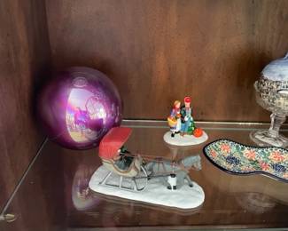 Decorative accessories.