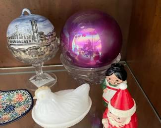 Decorative accessories.