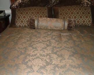 Outstanding quality of this complete bed set