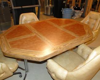 What a great table to play family game night at