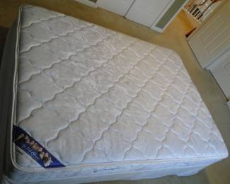 Serta Perfect Sleeper Queen Mattress and Box spring set