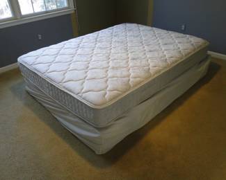 Serta Perfect Sleeper Queen Mattress and Box spring set