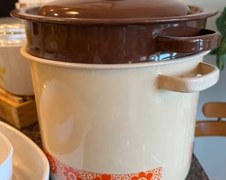 Vintage enamel pasta cooker