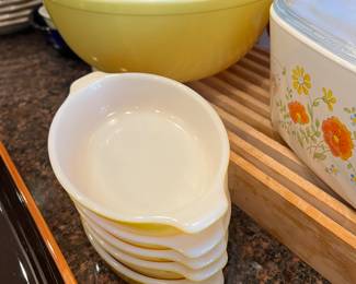 Pyrex dishes and bowls