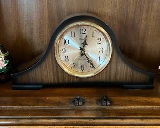 VINTAGE LINDEN MANTLE CLOCK