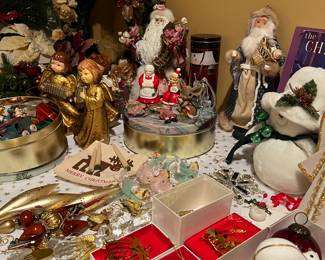 ROOM OF CHRISTMAS HOLIDAY DECORATIONS