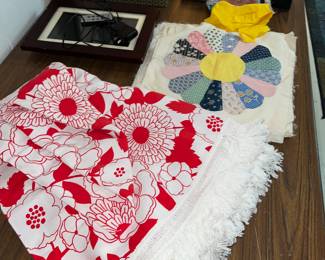 VINTAGE LARGE ROUND TABLE CLOTH, QUILT PIEECS