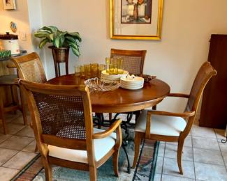Round kitchen dining table with 4 chairs and leaf