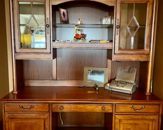 Beautiful Thomasville Computer Office Desk