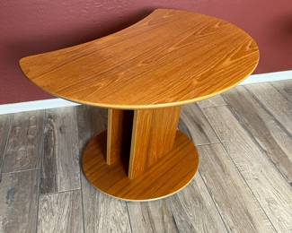 2pc Contemporary/Midcentury Teak Half Moon End Tables Pair	2.05x29.5x25in		110058
