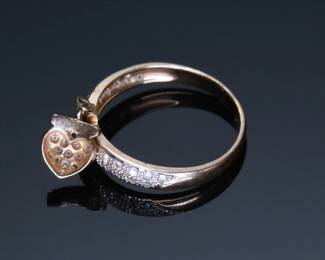 14k Gold & Diamond Dangle Heart Charm Ring SZ: 8	Size: 8  3.5mm w	3.03 grams 	970108
