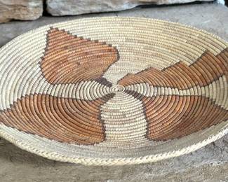 Southwest Hand Made Basket  Leaf Design	3in H x 14in Diameter 		107038
