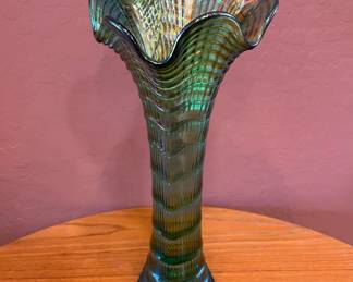 Imperial Green Iridescent Carnival Glass Swung Vase	14.5x6x6	3lbs	108009
