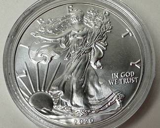 2020 $1 Dollar American Silver Eagle One Ounce Uncirculated Coin  .999 Fine Silver 	Case: 2in Diameter 		107045
