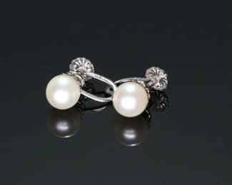 14kt White Gold & Pearl Clip-On Earrings 14k 	13x7x15mm Pearl: 7mm	2.1 grams 	130024