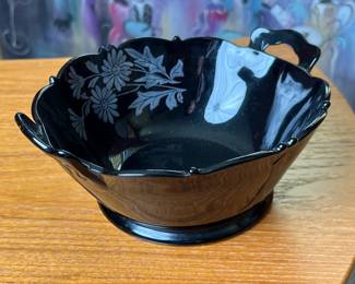 Black Amethyst Glass Handled Bowl w Flower Design	9 x 7.5 x 4in		110011
