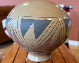Luis Ortiz Mata Ortiz Pot Native American Pottery  Polychrome 	10.5in H x 4.25in Diameter at rim		104001
