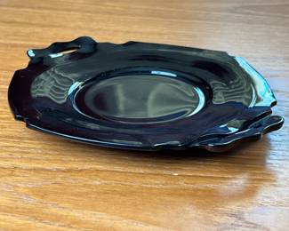 Vtg L.E. Smith Mount Pleasant Black Amethyst Two Handled Plate	8.5x7.5x1in		110015
