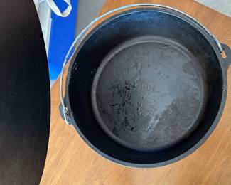 Lodge Cast Iron No. 12 Dutch Oven Footed	7in H x 12in Diameter 		104050
