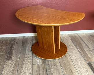 2pc Contemporary/Midcentury Teak Half Moon End Tables Pair	2.05x29.5x25in		110058
